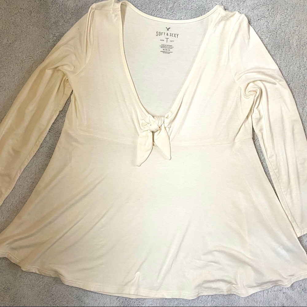American Eagle M Cream Long Sleeve Bow Blouse